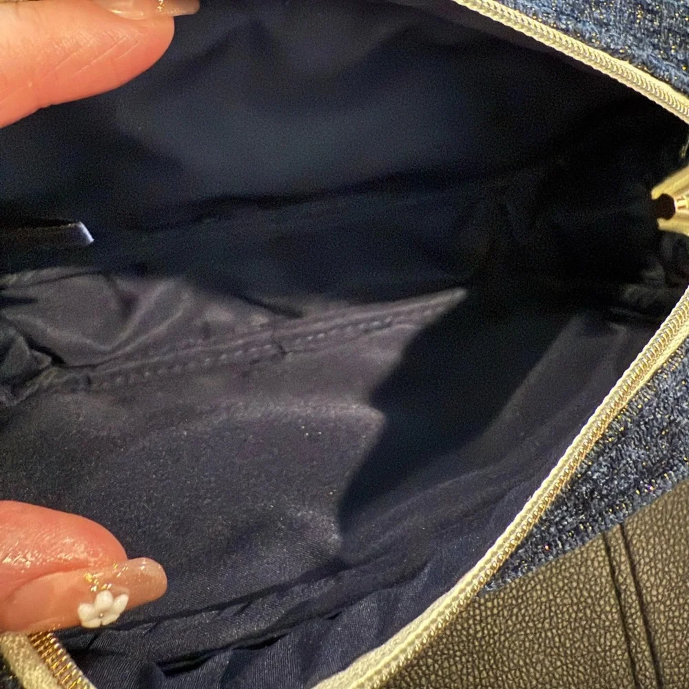 CHANEL Beauté GWP Midnight Blue Cosmetic Pouch – Gold Lettering – NIB - Picture 5 of 10